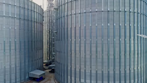 elevador de grano en una fábrica moderna