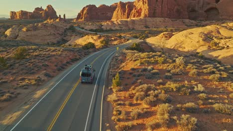 Paved-Road-Of-The-Scenic-Arches-Drive-During-Sunset-In-Utah,-United-States