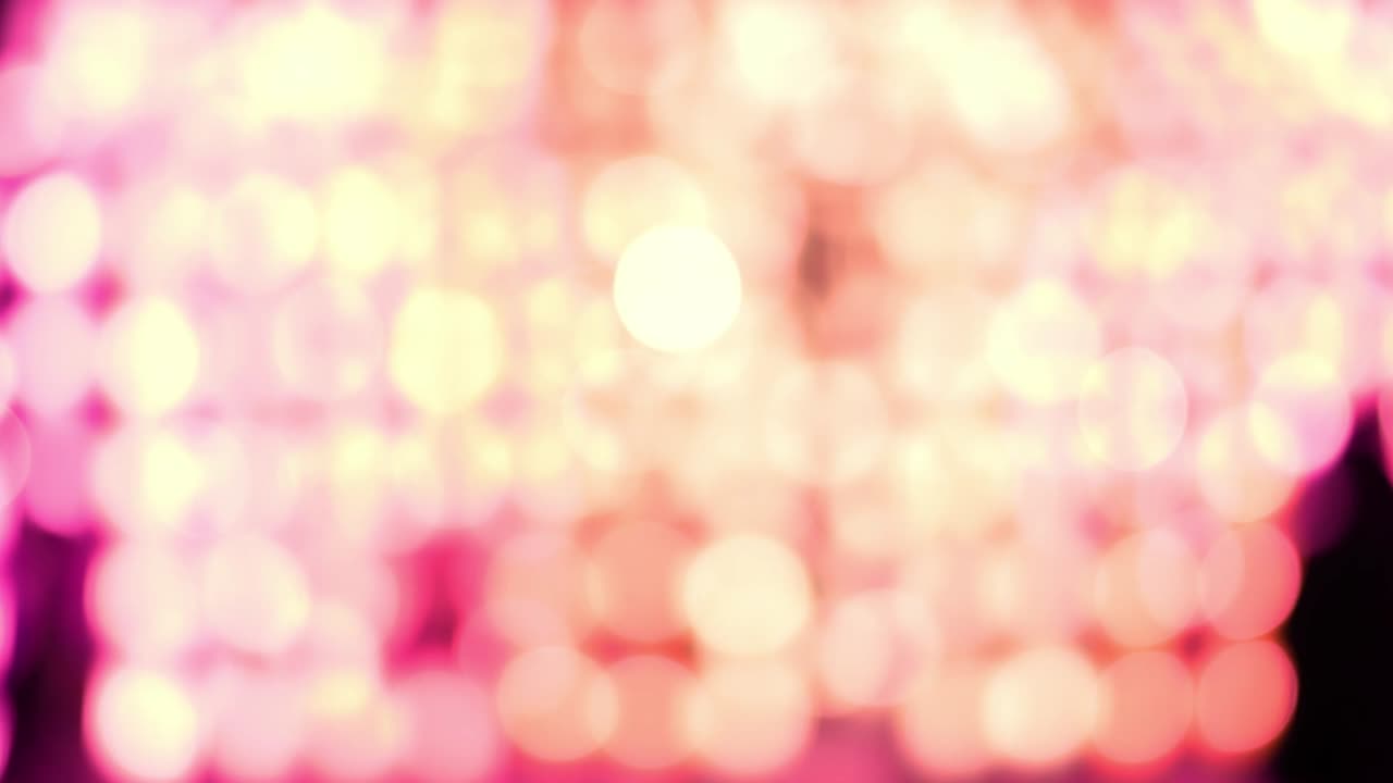 fondo de bokeh abstracto rosa de la luz de la linterna lanna tailandesa por la noche. conceptos de celebración en el festival yi peng.