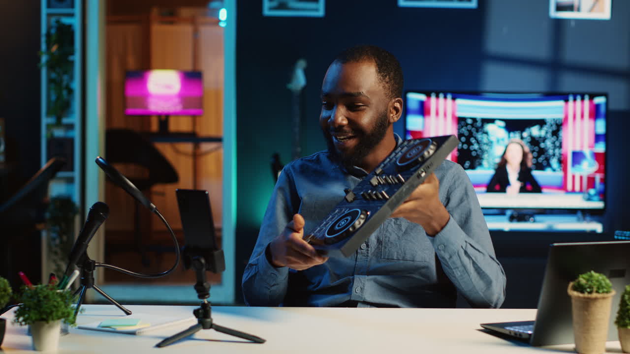 creador de contenido películas dj tech unboxing