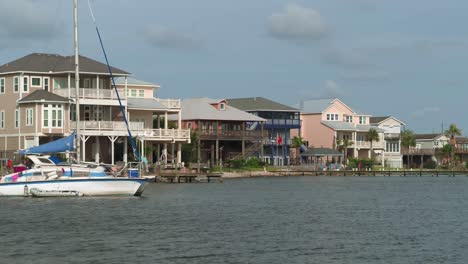 Aerial-of-affluent-Lakefront-homes-in-near-Galveston,-Texas