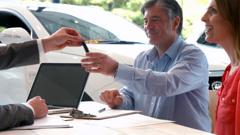 businessman siging some documents