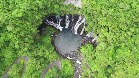 Zoom-Aéreo-En-La-Cascada-Langevin-En-La-Isla-De-Réunion