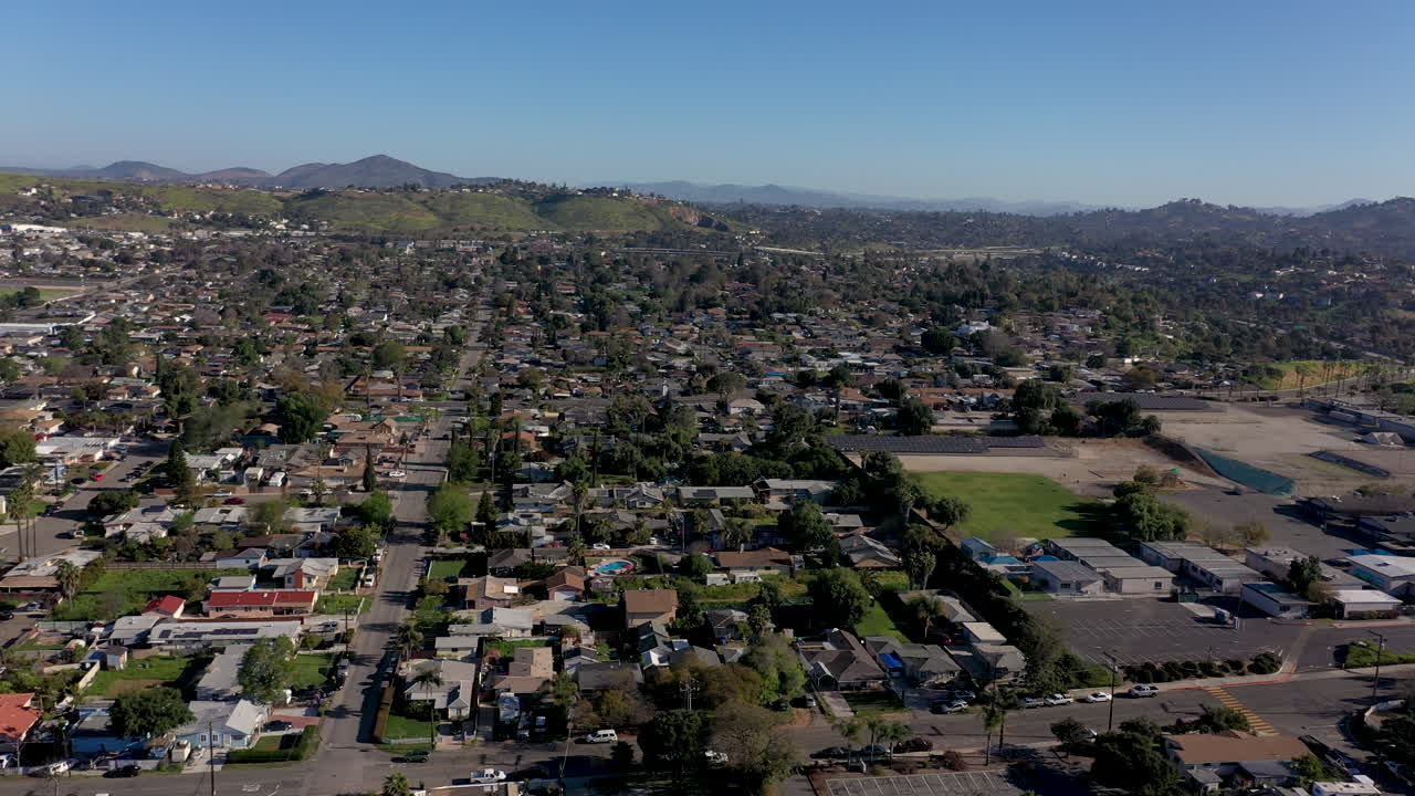 캘리포니아주 샌디에이고 카운티에 있는 약 22,000명의 교외 레몬 그로브의 공중