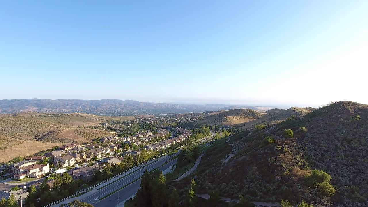 4k 고해상도의 시미 밸리 캘리포니아 공중 드론