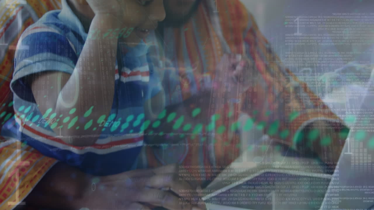 animación de gráfico, código binario, lenguaje de computadora, padre e hijo afroamericanos usando tecnología