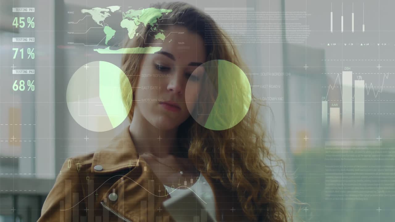 animación de estadísticas y procesamiento de datos sobre mujer de negocios caucásica en el cargo