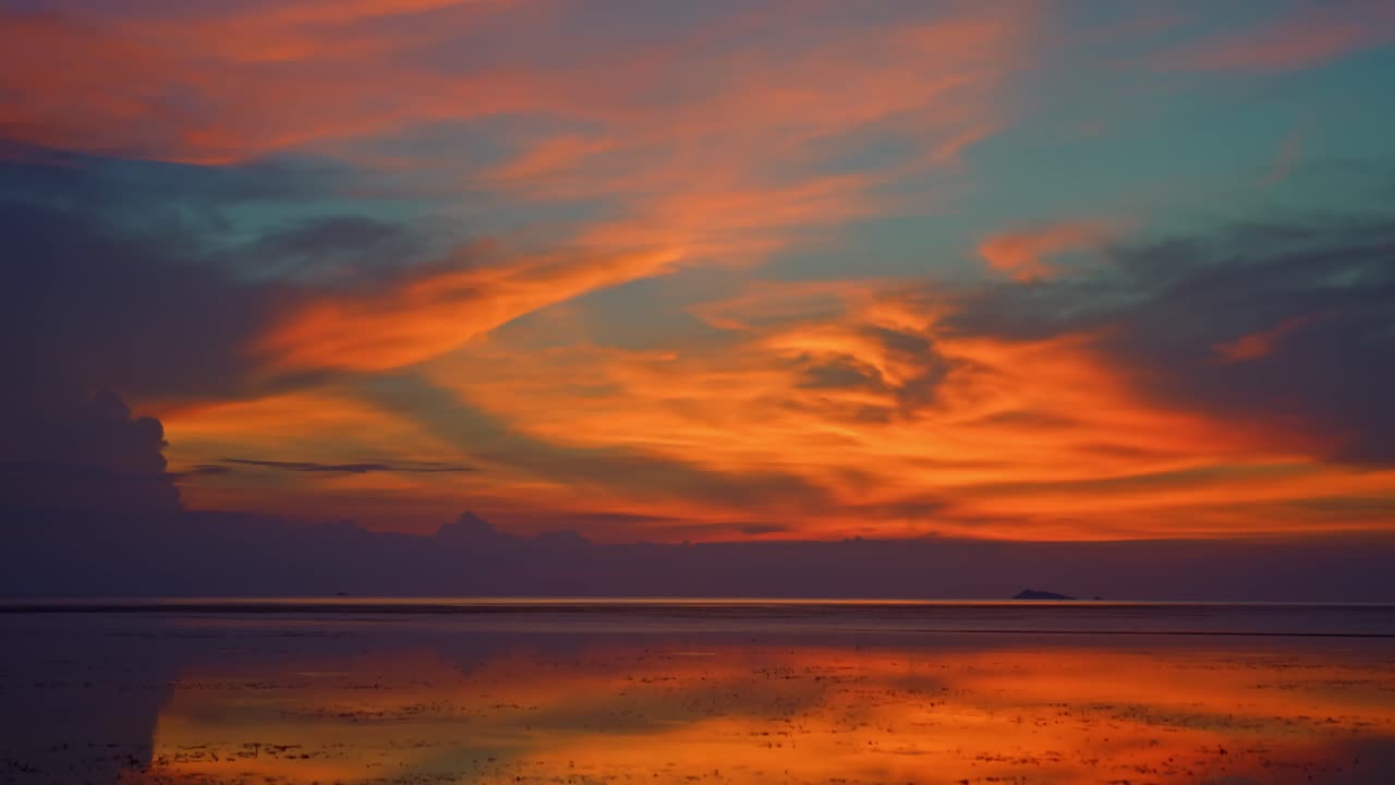 impresionante puesta de sol sobre el océano