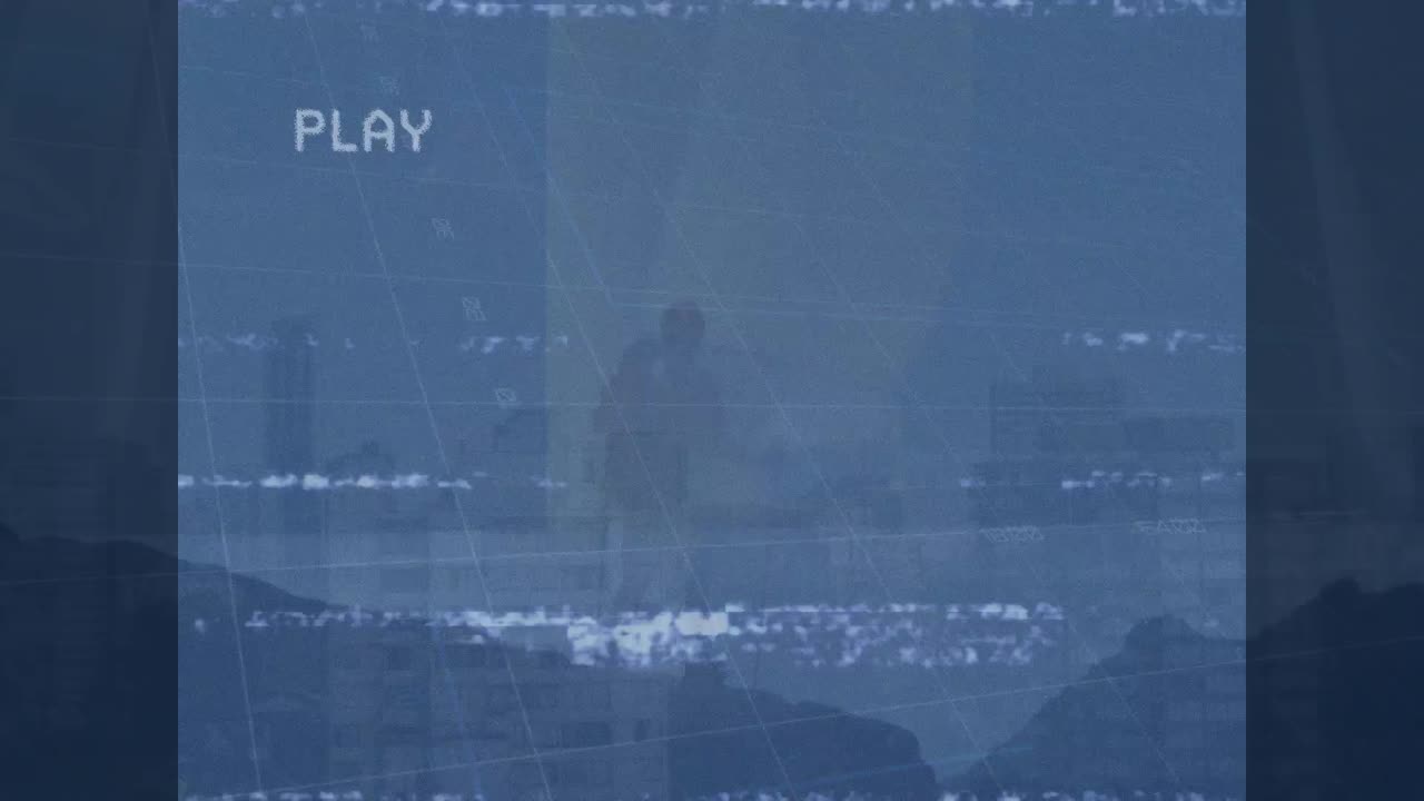 간섭 및 데이터 처리의 애니메이션 백인 남성 하이커.