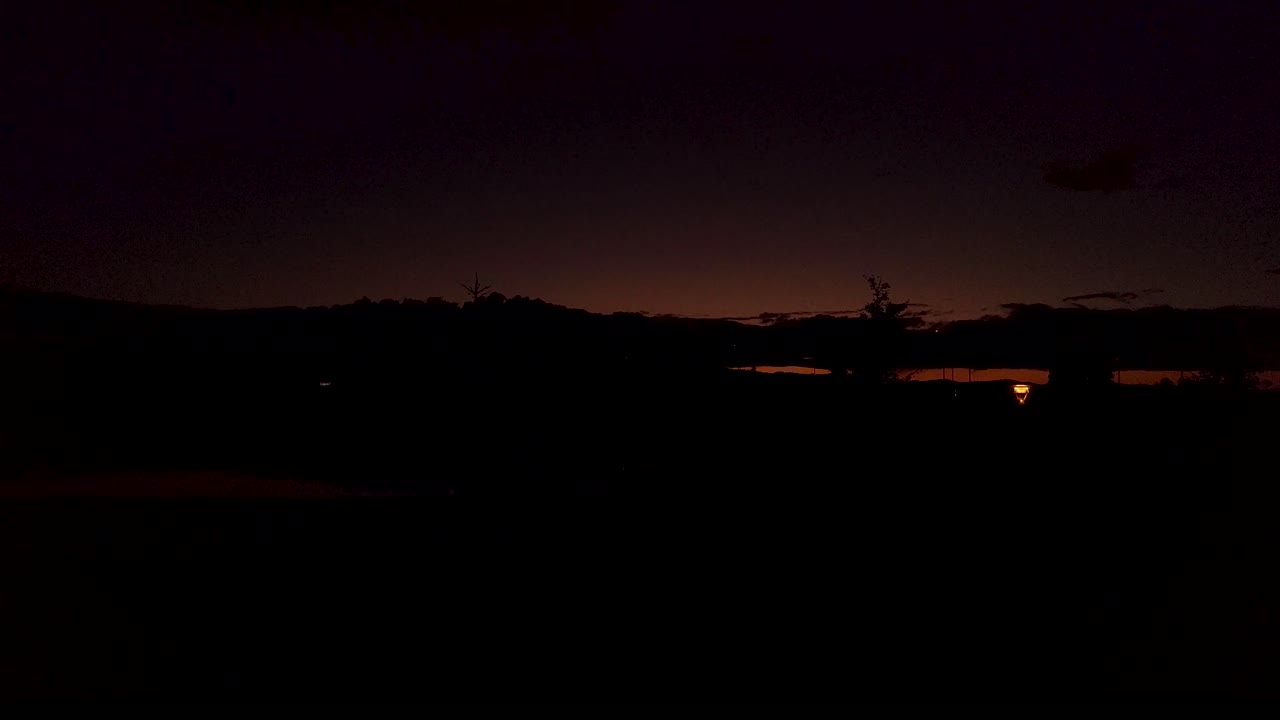 Ripresa in timelapse di un parco vicino a Miyamae nella città di Asahikawa, Hokkaido, Giappone, al crepuscolo.