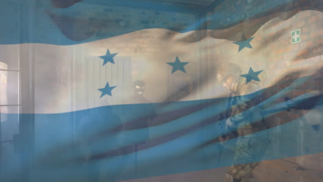 animación de la bandera de honduras sobre varios soldados
