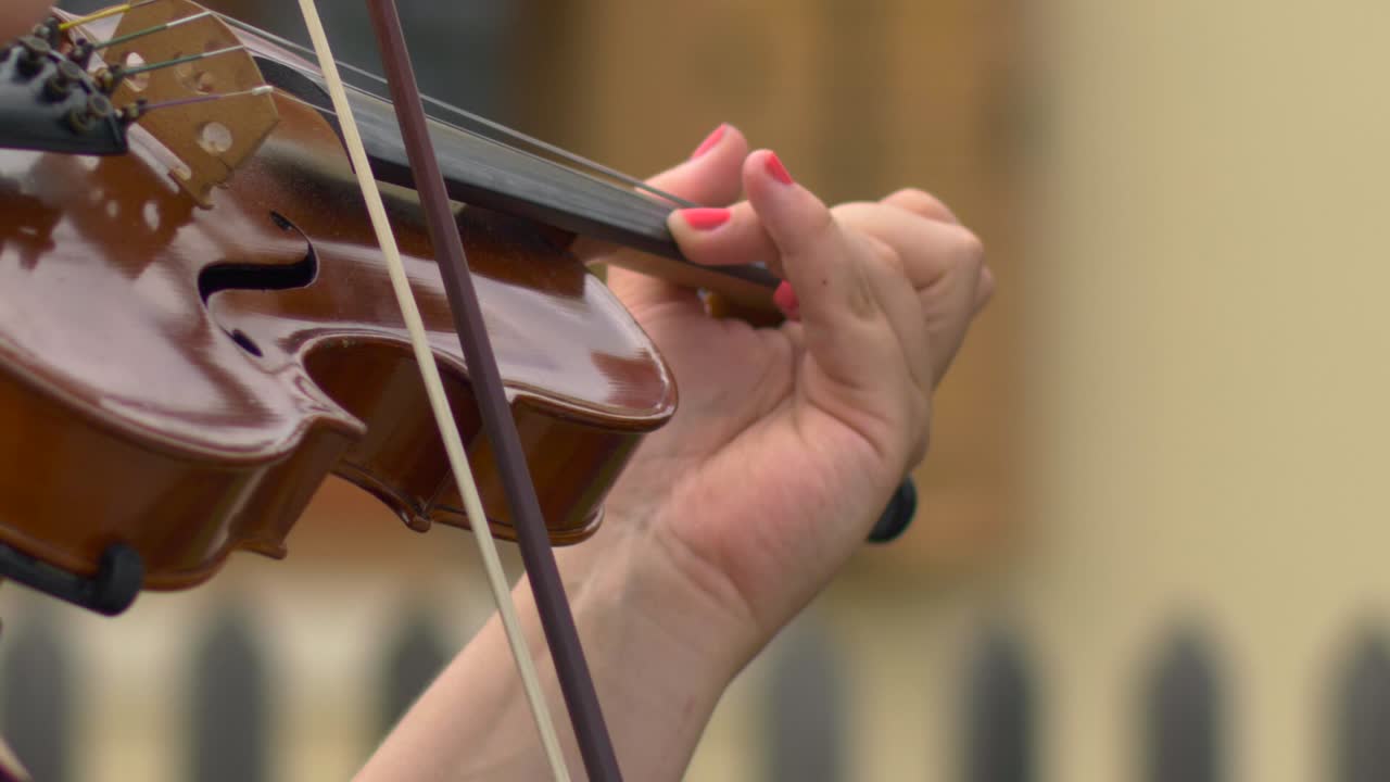 女小提琴演奏家