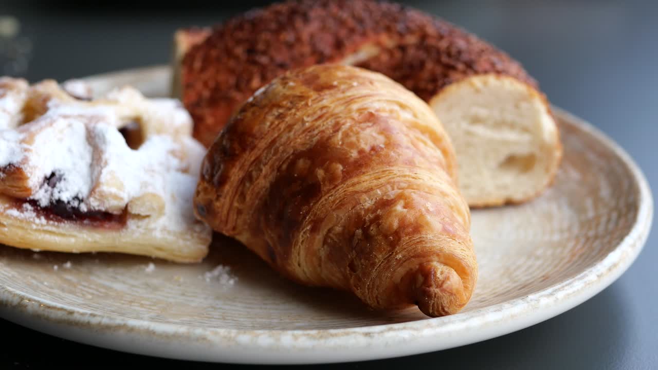 접시 에 있는 페이스트리 의 종류