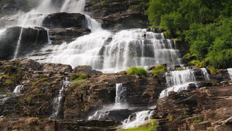 Die-Majestätische-Natur-Norwegens---Der-Wasserfall-Von-Twindefossen-4k-Video