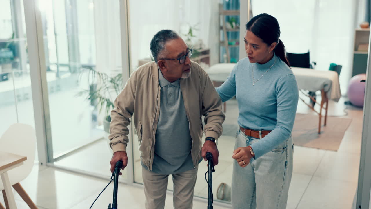 여성, 물리치료사, 노인 환자