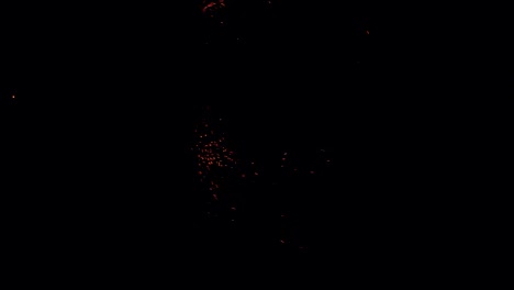 espectáculo de fuego en la playa de suecia