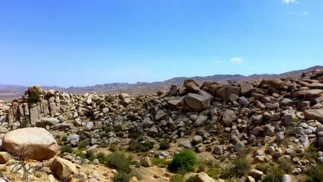 Drone-shot-flying-away-from-the-rocks-of-Boulder-Gardens-in-Pioneertown,-California