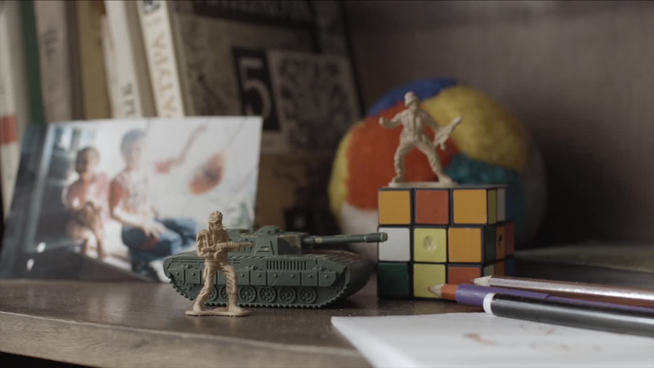 foto de los niños en el estante