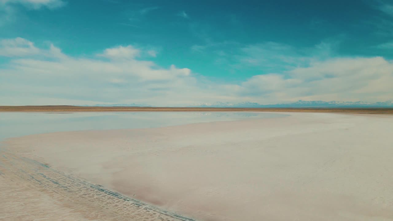 laguna salada el diamante, en la ciudad de mendoza, argentina.