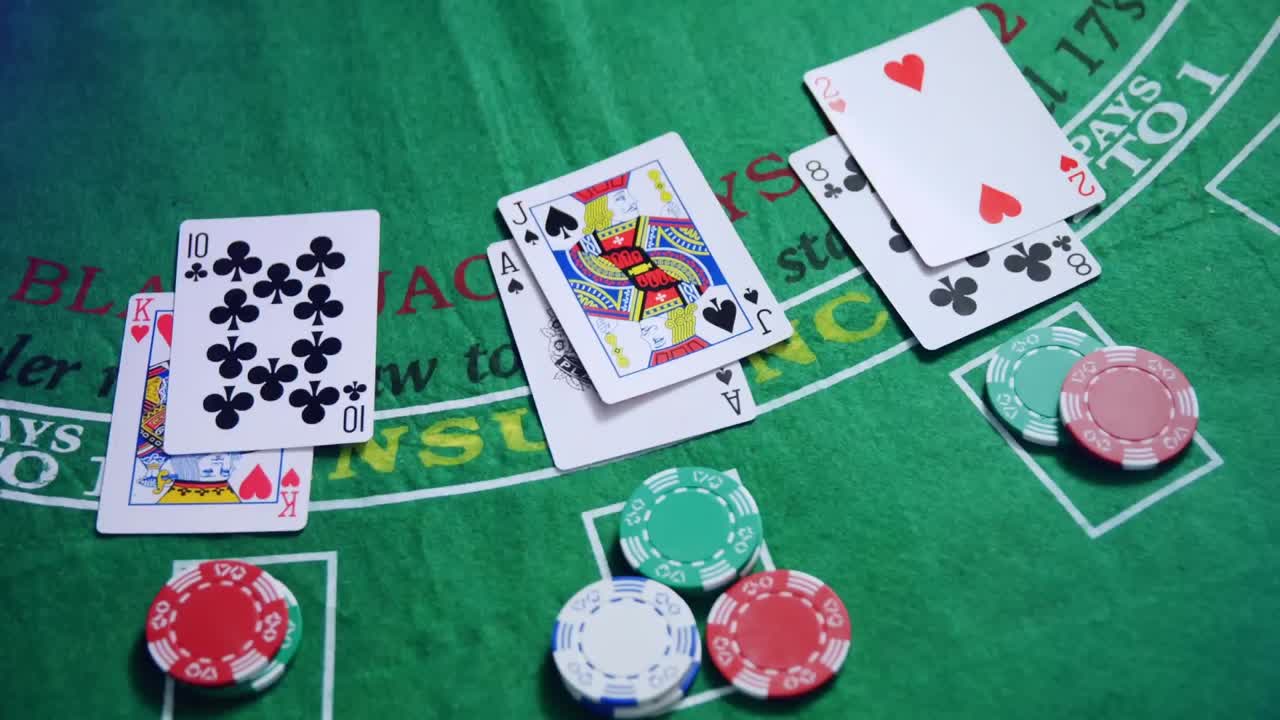 animación de formas y texto de venta instantánea sobre tarjetas y fichas