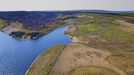 Luftaufnahmen-Des-Winscar-Reservoirs,-Yorkshire,-Vereinigtes-Königreich