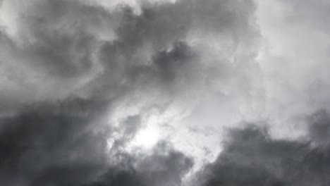 4k-ightning-strike-in-cloud-storm
