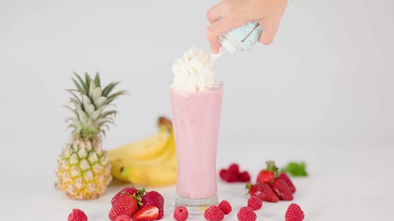Frullato di frutta con panna montata