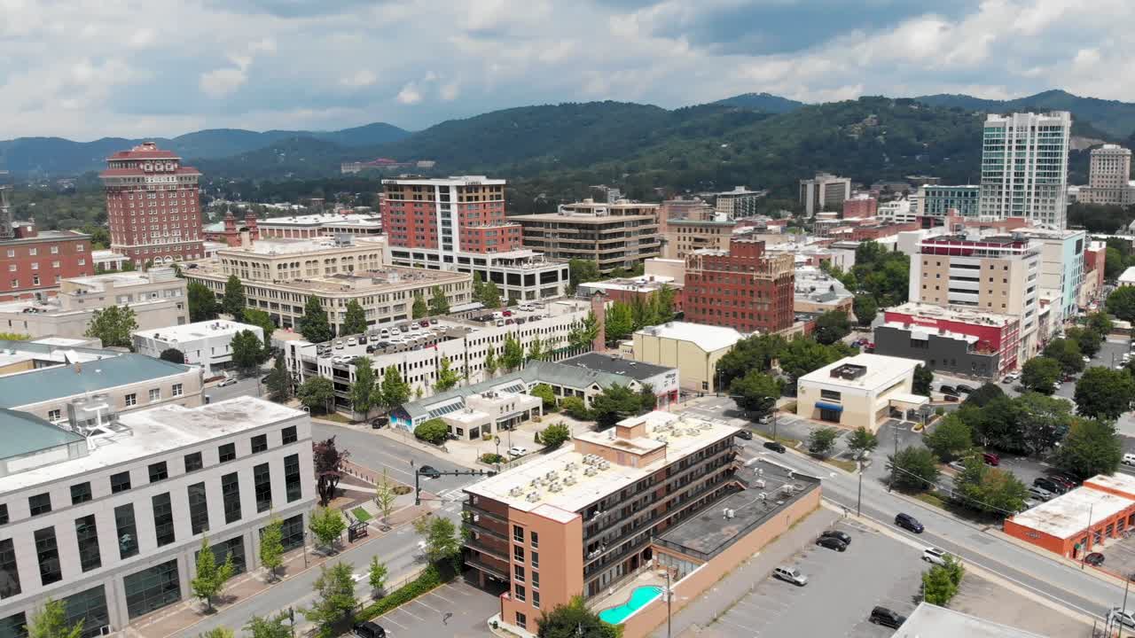 k drone video del centro de asheville nc visto