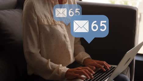 animación de iconos y números sobre mujer usando portátil