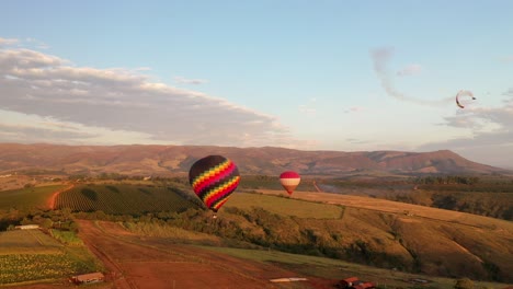 Drone-view-of-the-flight-of-several-balloons-at-the-Balloon-Festival-in-Serra-da-Canastra,-in-the-interior-of-Minas-Gerais,-Brazil