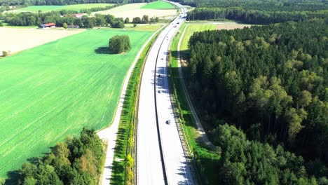 Vista-Aérea-De-La-Famosa-Autopista-Alemana,-4k