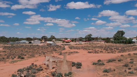 Flug-über-Verlassenes-Gebäude-In-Der-Nähe-Von-Silverton-Im-Australischen-Outback