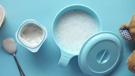 alimentos para bebés y yogur