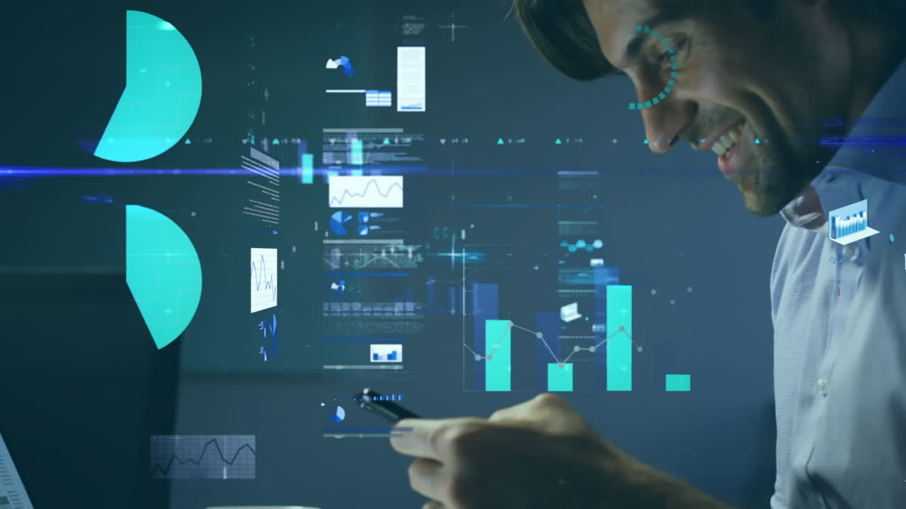 animación de procesamiento de datos estadísticos contra el hombre caucásico usando teléfono inteligente y portátil.