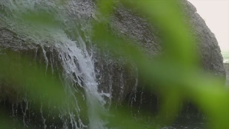 Kleiner-Wasserfall-In-Laos-In-Zeitlupe