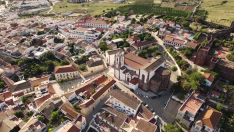 Short-aerial-depicting-the-historical-church-in-Silves,-Portugal