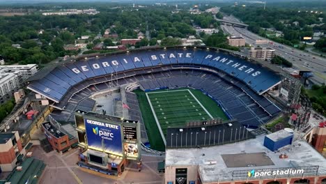 Georgia-State-University-Center-Parc-Credit-Union-Football-Stadium-in-Atlanta,-Georgia-with-drone-video-moving-down