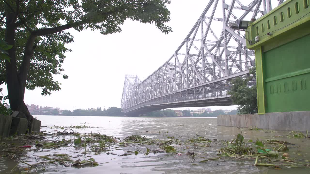 인도 강가의 쓰레기