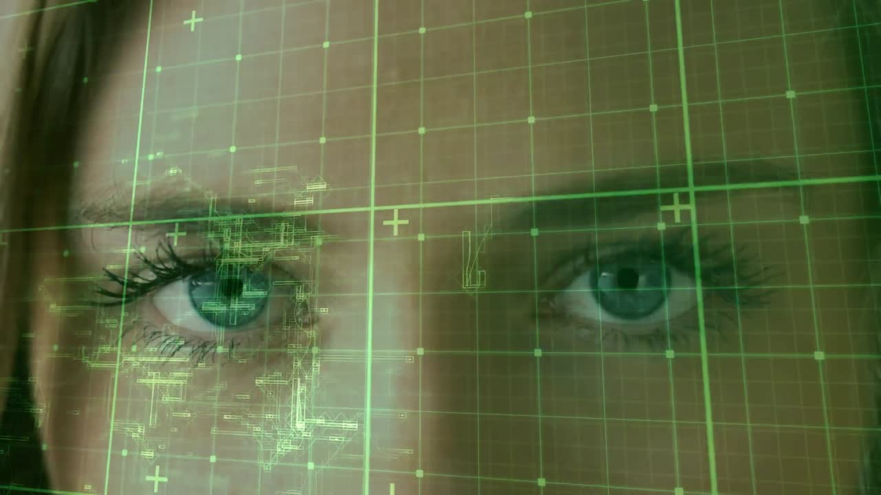 animación del procesamiento de datos sobre la mujer caucásica