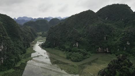 impresionante belleza natural en las montañas asiáticas