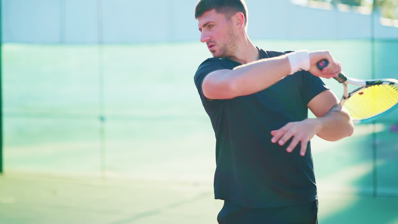 테니스를 하는 남자