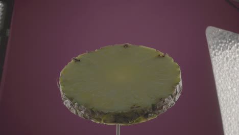 piña girando con bucle en la pantalla de fucsia para la llave de croma