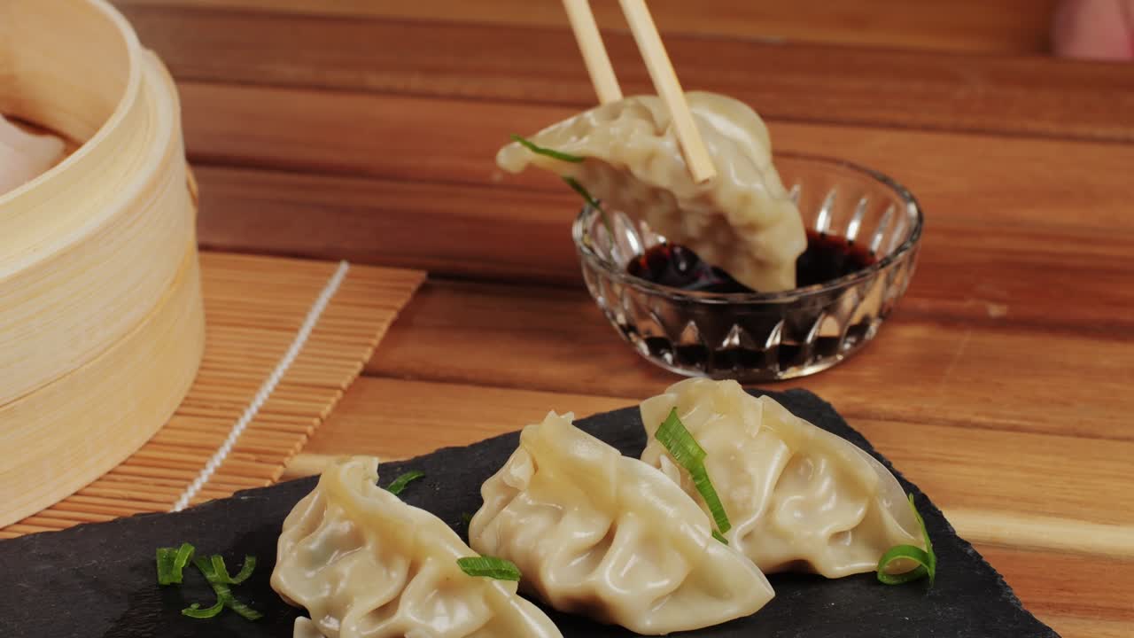 Steamed dumplings with soy sauce