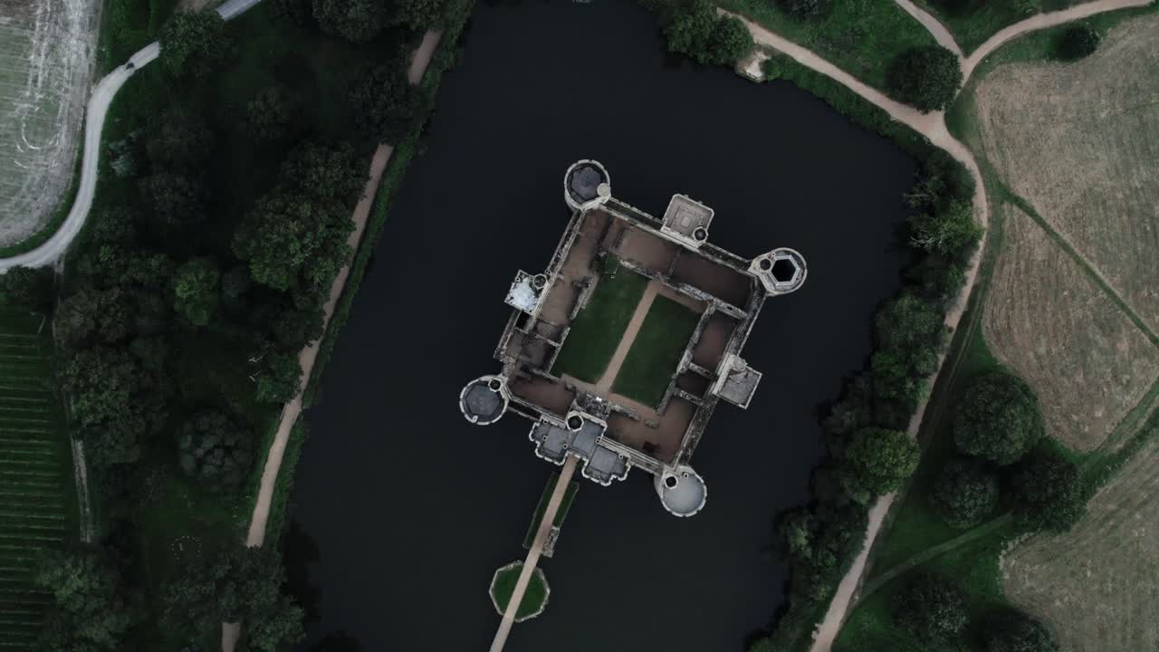 дрон с вершины замка и моты европы воздушные кадры средневековой истории