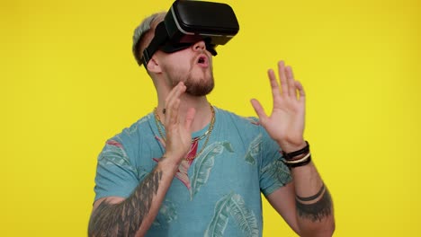 hombre usando realidad virtual tecnología futurista auriculares vr casco para jugar simulación de videojuego 3d
