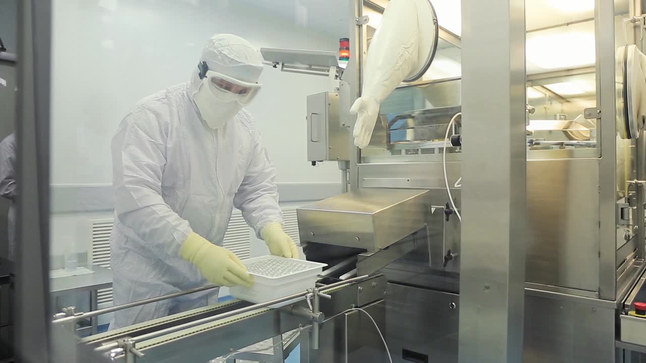 Pharmaceutical Manufacturing Process in a Cleanroom