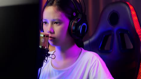 girl streaming/gaming
