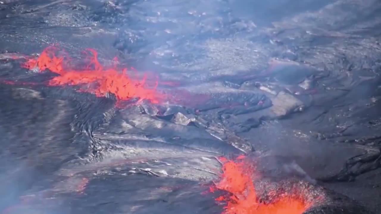 2018년 하와이 킬라우에아 화산 폭발 당시 용암 흐름과 버블링 가스 1