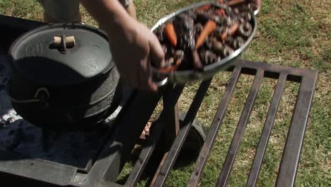 pootjie cooking on the fire