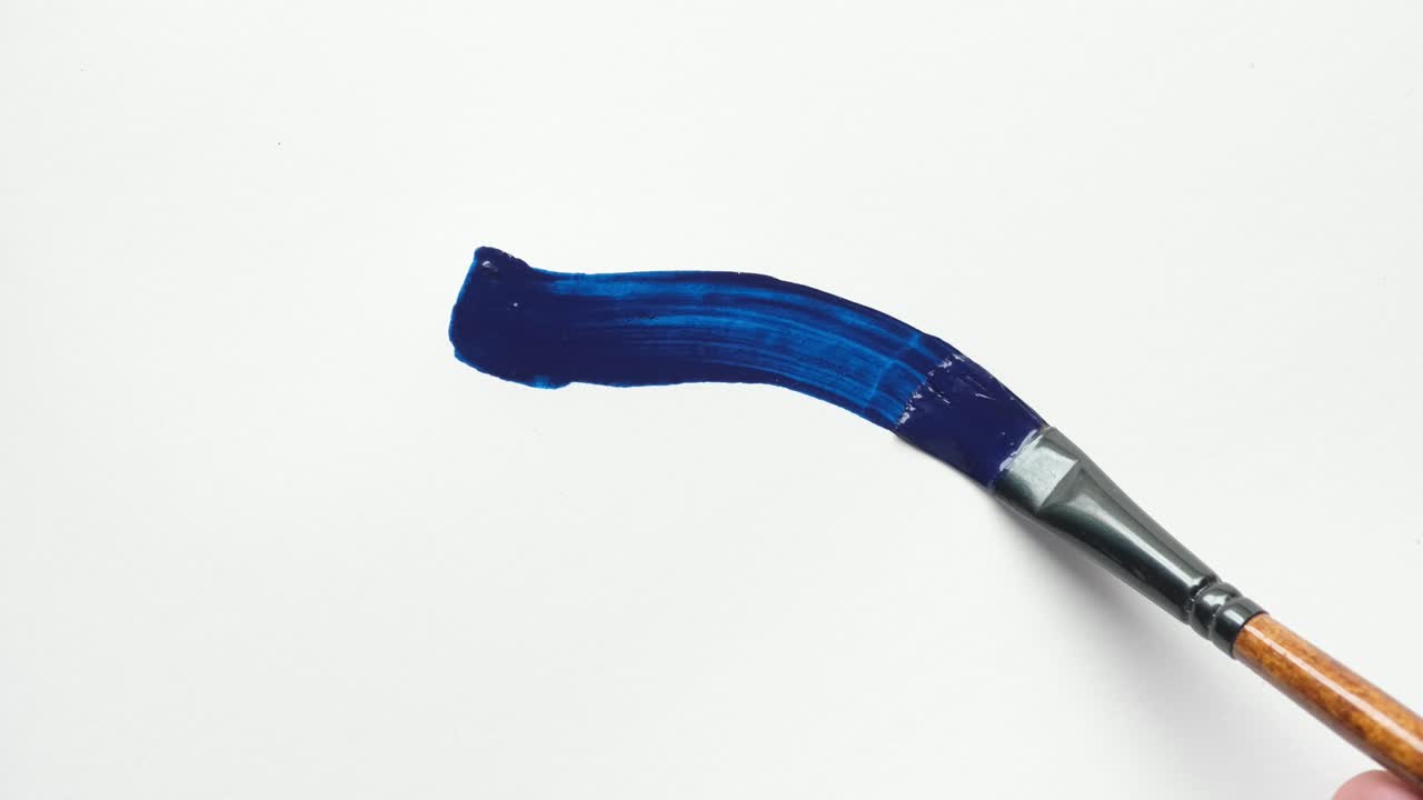 синий штрих с кистью